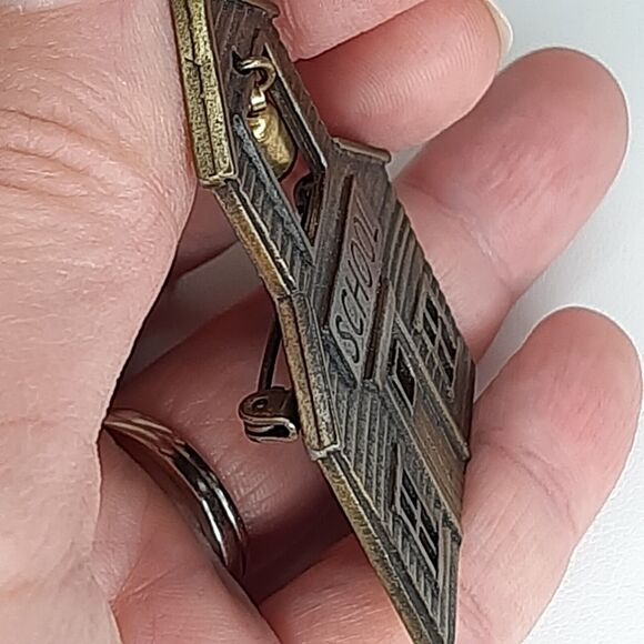 Vintage JJ Jonette School House Brooch Pin Bronze-Tone Metal w/ bell - Teacher - Picture 4 of 8